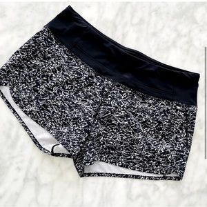 Lululemon Run Times Shorts 6 Black White Iced Wave Run Gym *Discontinued #W7B36S